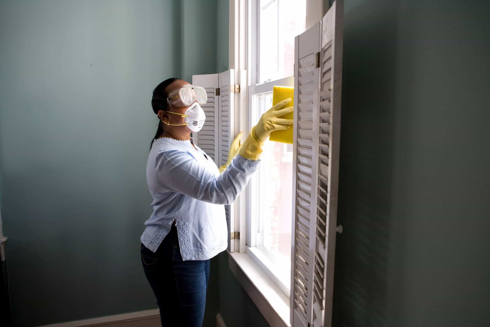 Individual cleaning lady